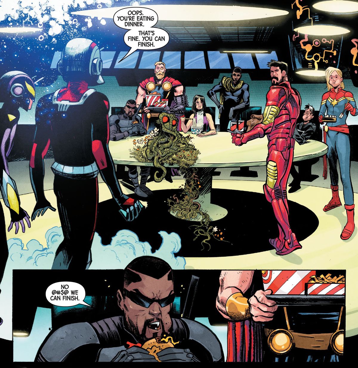 Ant-Man aparece ante los Vengadores, que están reunidos alrededor de una mesa comiendo comida rápida. 