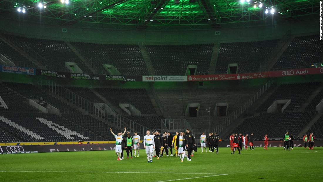 Los jugadores del Borussia Monchengladbach ofrecen optar por no recibir el salario