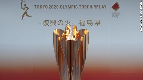 La foto tomada el 24 de marzo de 2020 muestra la llama de los Juegos Olímpicos de este año en Tokio exhibidos en Fukushima. (Foto: Kyodo News a través de Getty Images)
