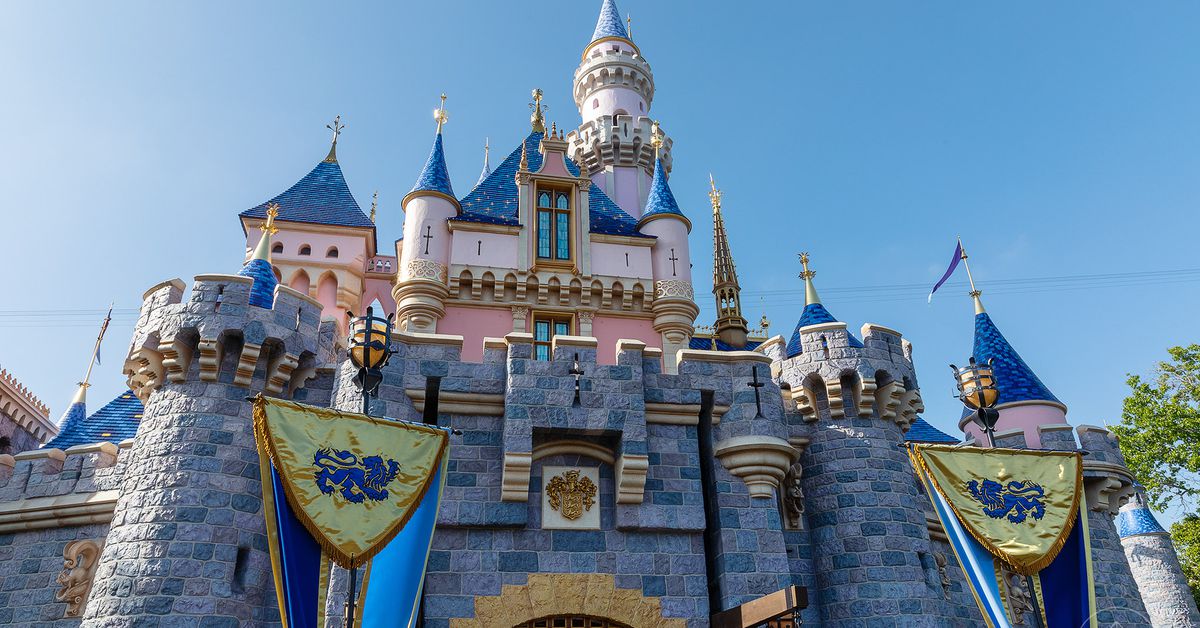 Disneyland y Disney World todavía están abiertos en medio del brote de coronavirus