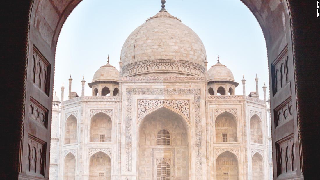 La amada atracción de la India, el Taj Mahal, cierra con temores sobre el coronavirus.