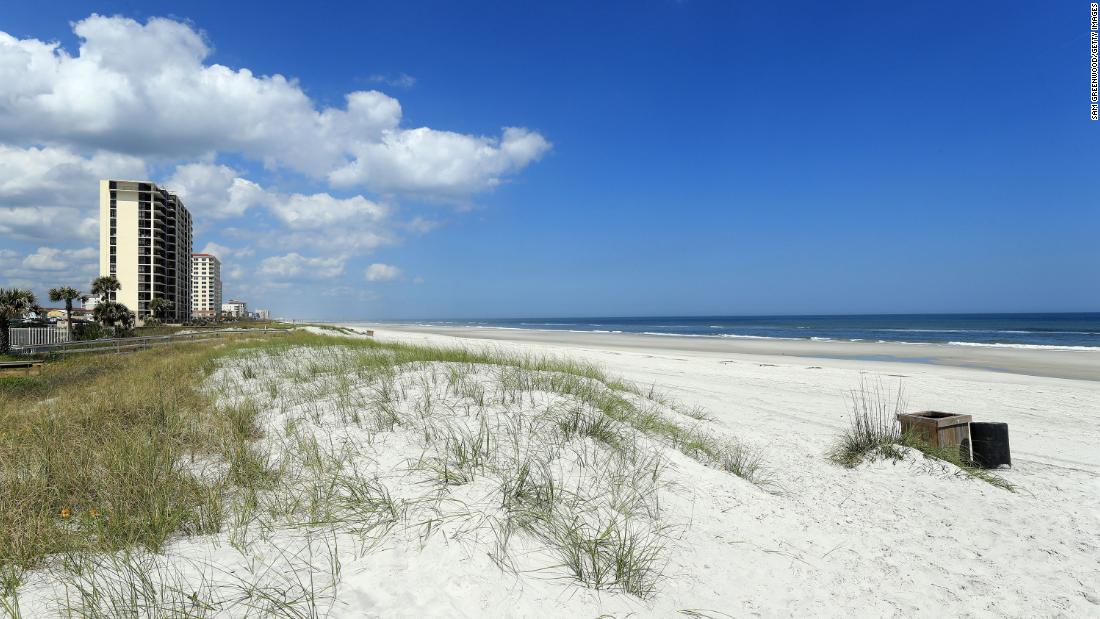 Las playas de Jacksonville se vuelven a abrir en Florida a medida que los estados comienzan a aliviar las restricciones de viviendas