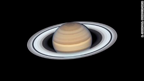 Hubble hace un nuevo retrato de Saturno