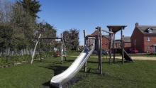 Aylesbury Park, Inglaterra, el 24 de marzo, después de que el gobierno anunciara que los parques infantiles están a punto de cerrar para forzar la distancia social.