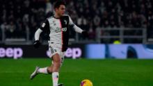Dybala controla el balón durante un partido de Coppa Italia contra el Udinese.