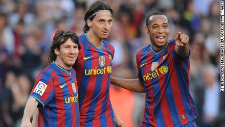 Henry con Lionel Messi (izquierda) y Zlatan Ibrahimovic (centro) en Barcelona.