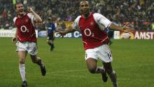 Henry celebra el tercer gol del Arsenal contra el Inter de Milán.