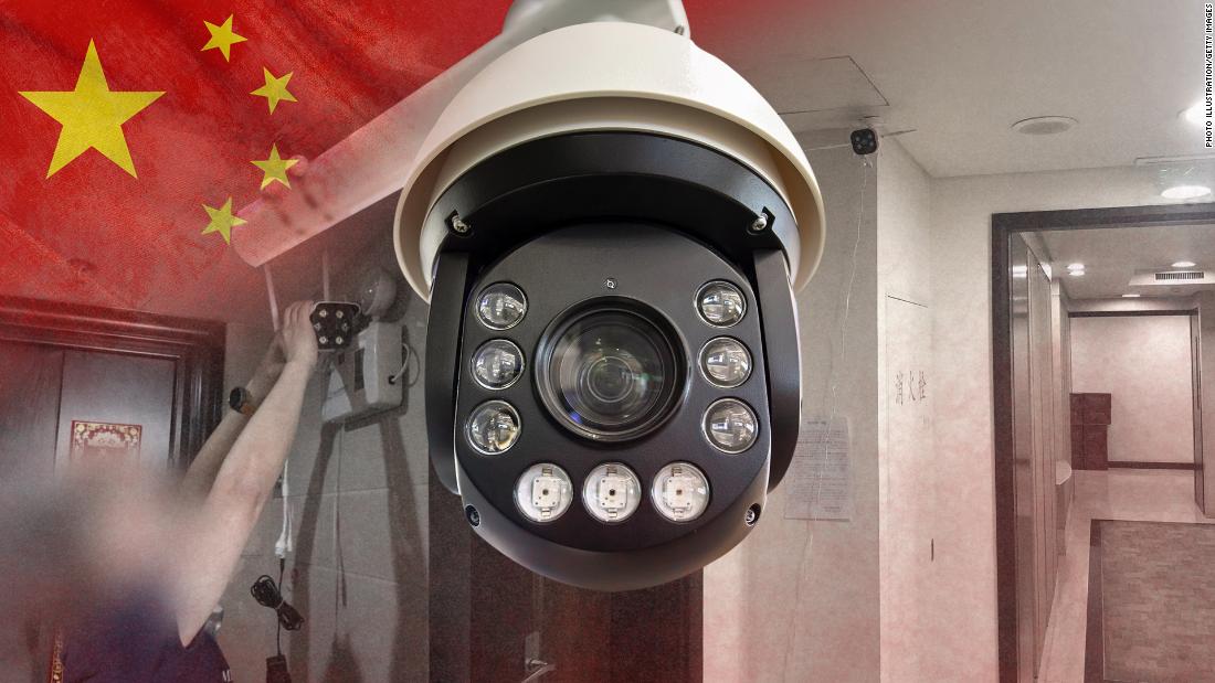 China está instalando una cámara de vigilancia frente a las puertas de las personas ... y a veces en sus hogares