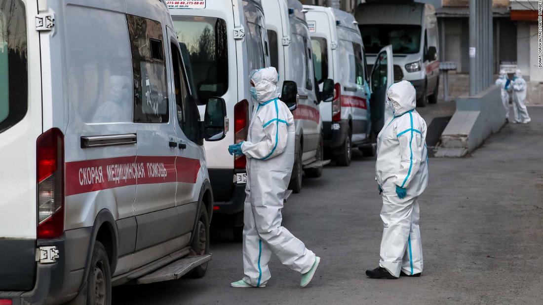 La ira aumenta entre los médicos rusos cuando los hospitales de coronavirus están bloqueados