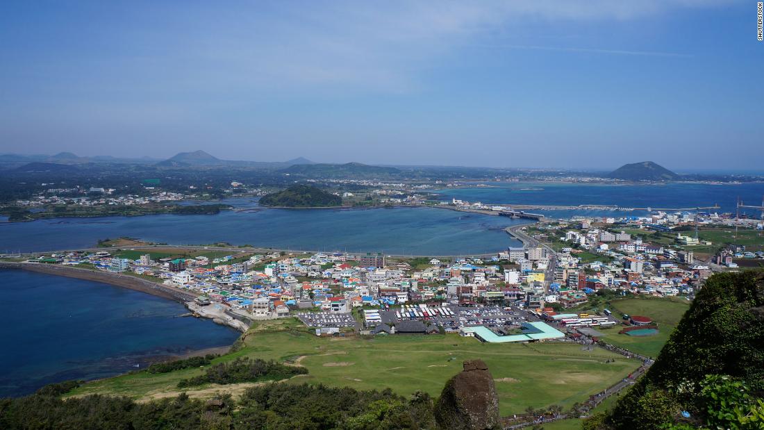 La isla de Jeju en Corea del Sur demandó a dos turistas que la visitaron con síntomas de coronavirus