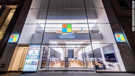 Microsoft proporciona a los empleados 12 semanas de licencia parental remunerada debido a interrupciones escolares
