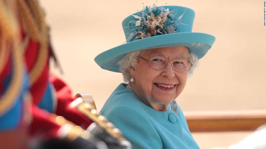 ¿Por qué la reina tiene dos años y qué está haciendo este año?