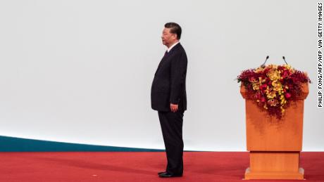 Las consecuencias después de la muerte de un médico chino se convierten en un gran desafío para Xi Jinping