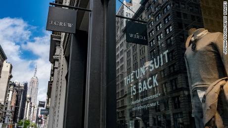 Tienda J. Crew en 5th Avenue en Nueva York. El vendedor anunció el lunes que había solicitado protección por bancarrota.