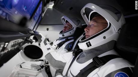 Conoce a los astronautas de la NASA que volarán en la histórica misión SpaceX