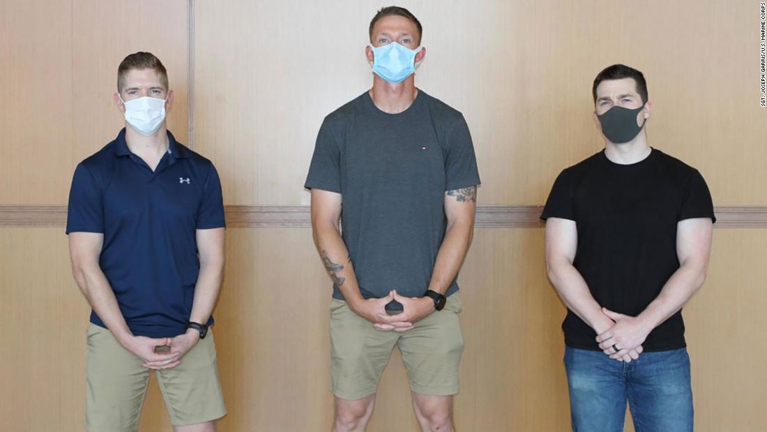 Tres marines detuvieron a un pasajero rebelde en un vuelo desde Japón