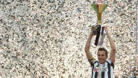 Del Piero celebra a su equipo al ganar el título italiano de la Serie A en 2012.