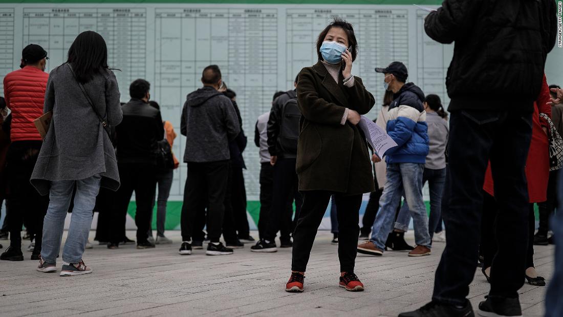 En China, 80 millones ya pueden estar sin trabajo. Pronto, otros 9 millones competirán por un trabajo.