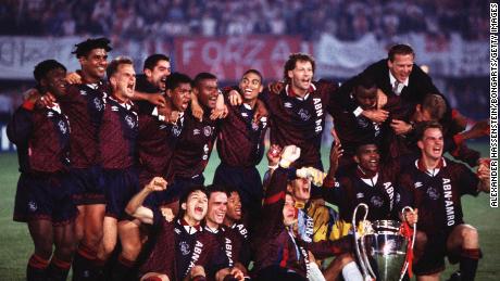 Ajax celebra la victoria en la UEFA Champions League en 1995.