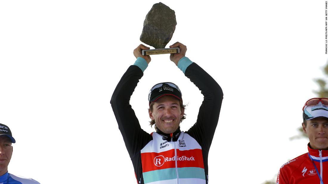 El ciclista estrella Fabian Cancellara crea una sala de trofeos ... en su sauna