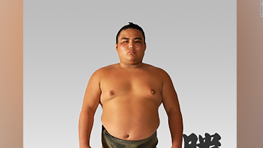 El luchador de sumo de 28 años, Shobushi, es la primera muerte de un coronavirus en el deporte.