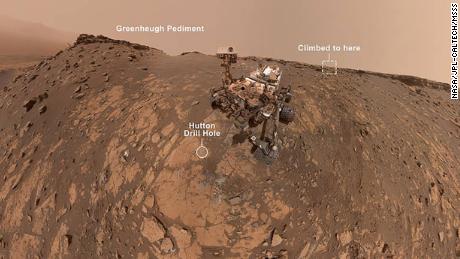 Rover Curiosity comparte una nueva selfie, sube una colina empinada en Marte 