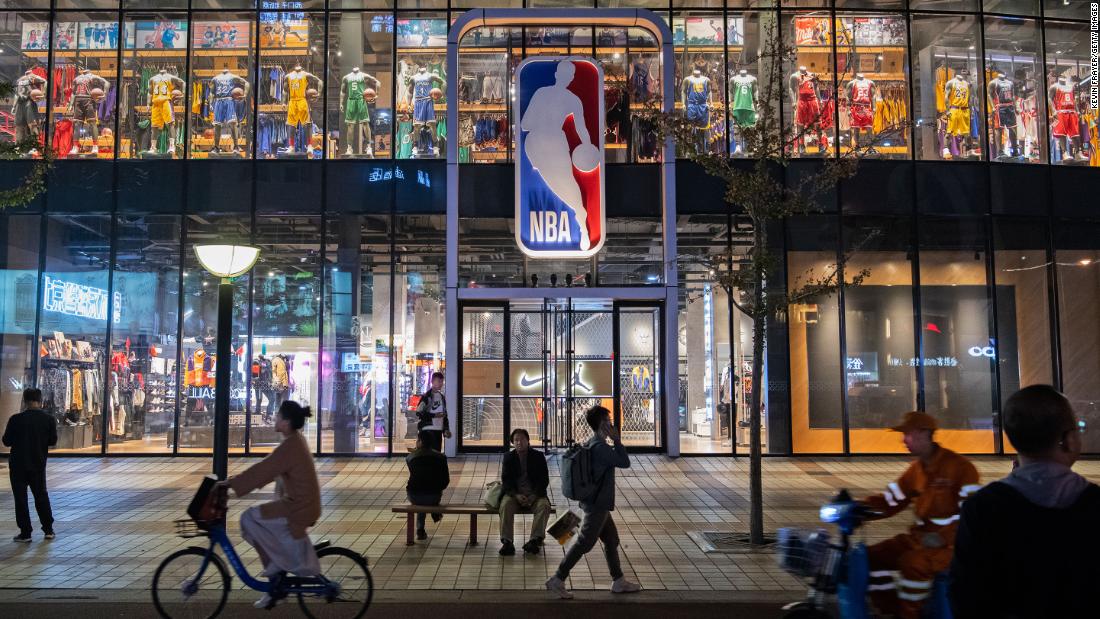 La NBA tiene un nuevo CEO en China. Su primera tarea es ponerse al día en Beijing