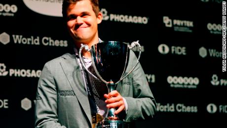 Magnus Carlsen derrotó a Fabiano Caruan para ganar el Campeonato Mundial de Ajedrez