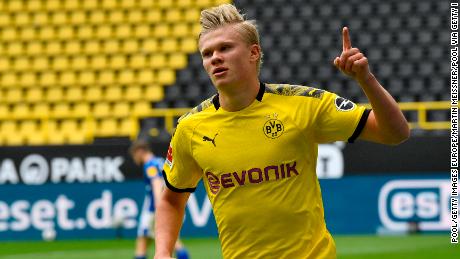 Erling Braut Haaland celebra después de marcar un gol el sábado en el Borussia Dortmund. 