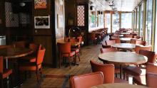 Los dueños de restaurantes y bares dicen que la distancia social puede destruir su industria