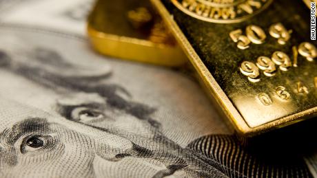Oro en el nivel más alto en siete años y los rendimientos de los bonos coquetean con mínimos récord cuando el miedo abruma a Wall Street