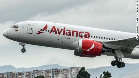 Avianca, una de las aerolíneas más grandes de América Latina, va a la quiebra