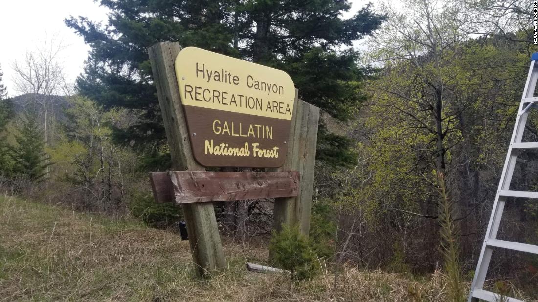 Falta el letrero de los Bosques del Estado en Montana
