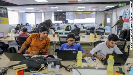 Flipkart se cierra y Amazon limita los pedidos de 1.300 millones de indios bajo llave