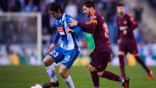 Lionel Messi intenta enfrentarse a Granero durante el choque de Barcelona con La Liga contra el Espanyol en 2018.