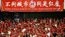 Los partidarios apoyan el partido de la Copa de Campeones Internacional entre Tottenham y United en el Shanghai Hongkou Stadium de Shanghai el año pasado.