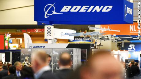 Boeing despide a casi 7,000 empleados