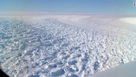 Los científicos dicen que este glaciar gigante en la Antártida se está derritiendo y puede elevar el nivel del mar en 5 pies