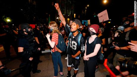 Lo que dicen los manifestantes alimenta su ira 