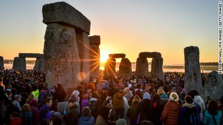 Las celebraciones del solsticio de verano en Stonehenge se cancelan debido a una pandemia