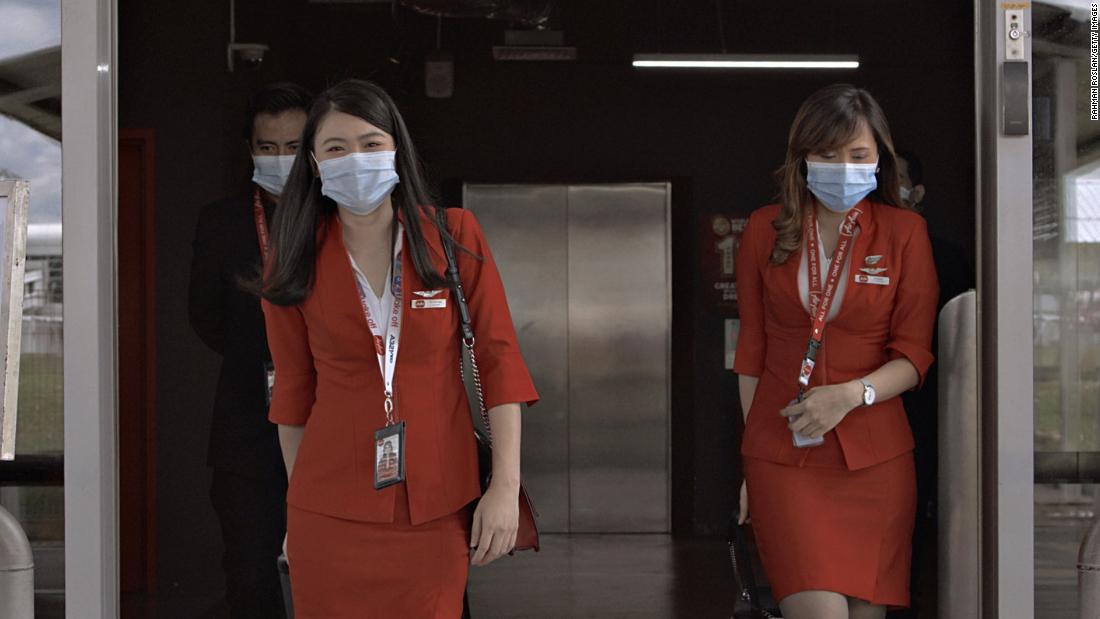 IATA descansa máscaras faciales, pero no las fundas de los asientos centrales para el transporte aéreo después de coronavirita