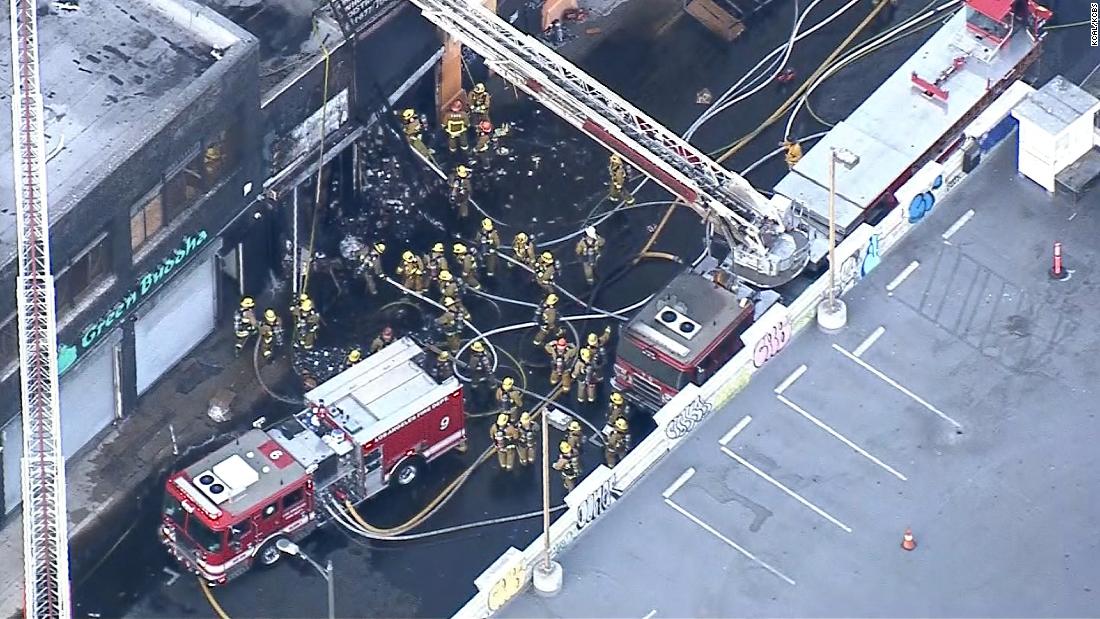 Incendio en Los Ángeles: al menos 11 bomberos resultaron heridos en un incendio en el centro