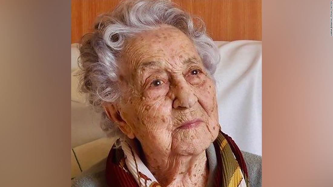 La mujer más vieja de España experimenta coronavirus a la edad de 113 años.