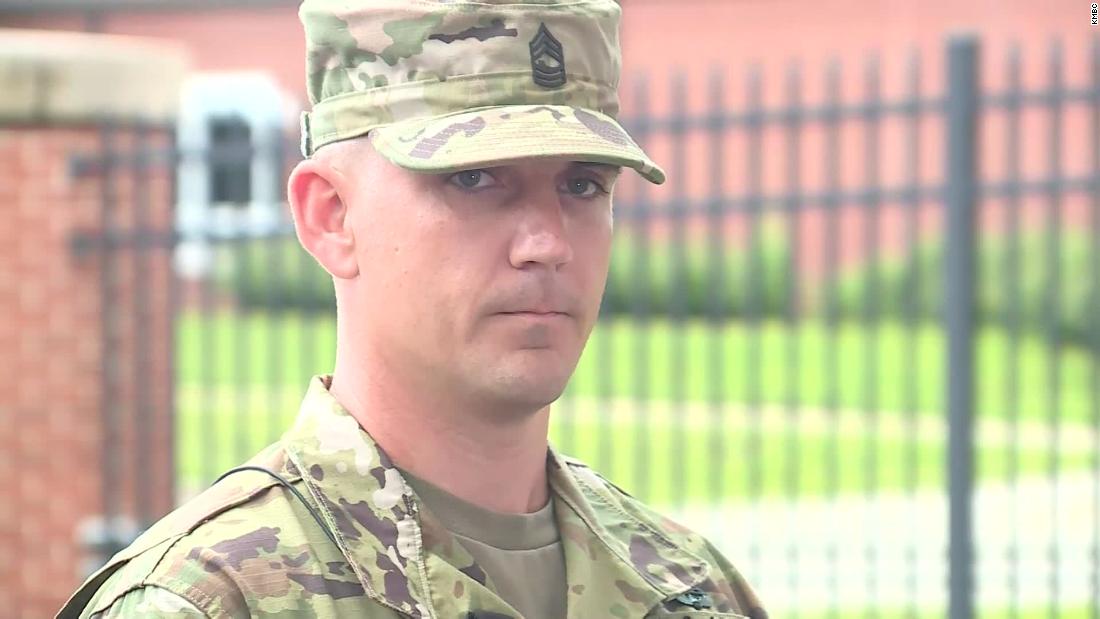 La policía dice que un soldado de Kansas probablemente salvó "innumerables vidas" al liderar un tirador activo