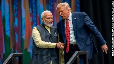 Modi se mantiene fuerte cuando Trump visita India
