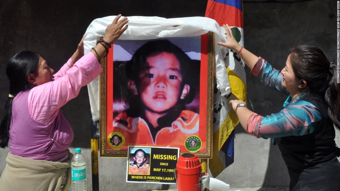 Panchen Lama: El niño elegido para ser una figura espiritual tibetana desapareció en 1995. China dice que tiene un título en trabajo