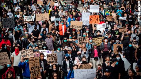 Miles de personas se están reuniendo para una manifestación pacífica contra el racismo en Vancouver el 31 de mayo.