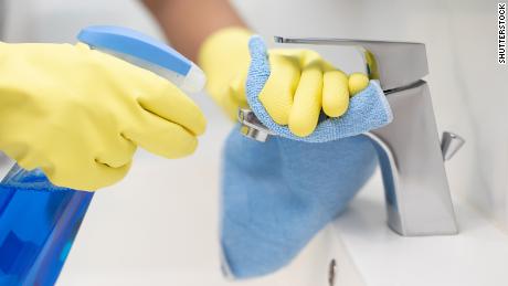 Cómo limpiar el baño para proteger contra el coronavirus