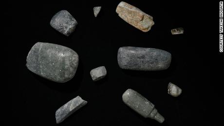 Ejes extraídos del área, que datan de 1000-700 a. C. También se encontraron otros artículos valiosos.