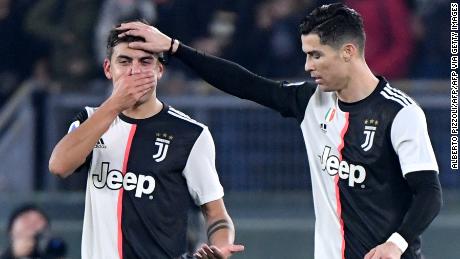 El dúo Paulo Dybala y Cristiano Ronaldo forman la Juventus & # 39; Primera línea de estrella.